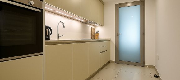 Apartamento de 3 dormitorios en Marbella, Spain No. 184965 8