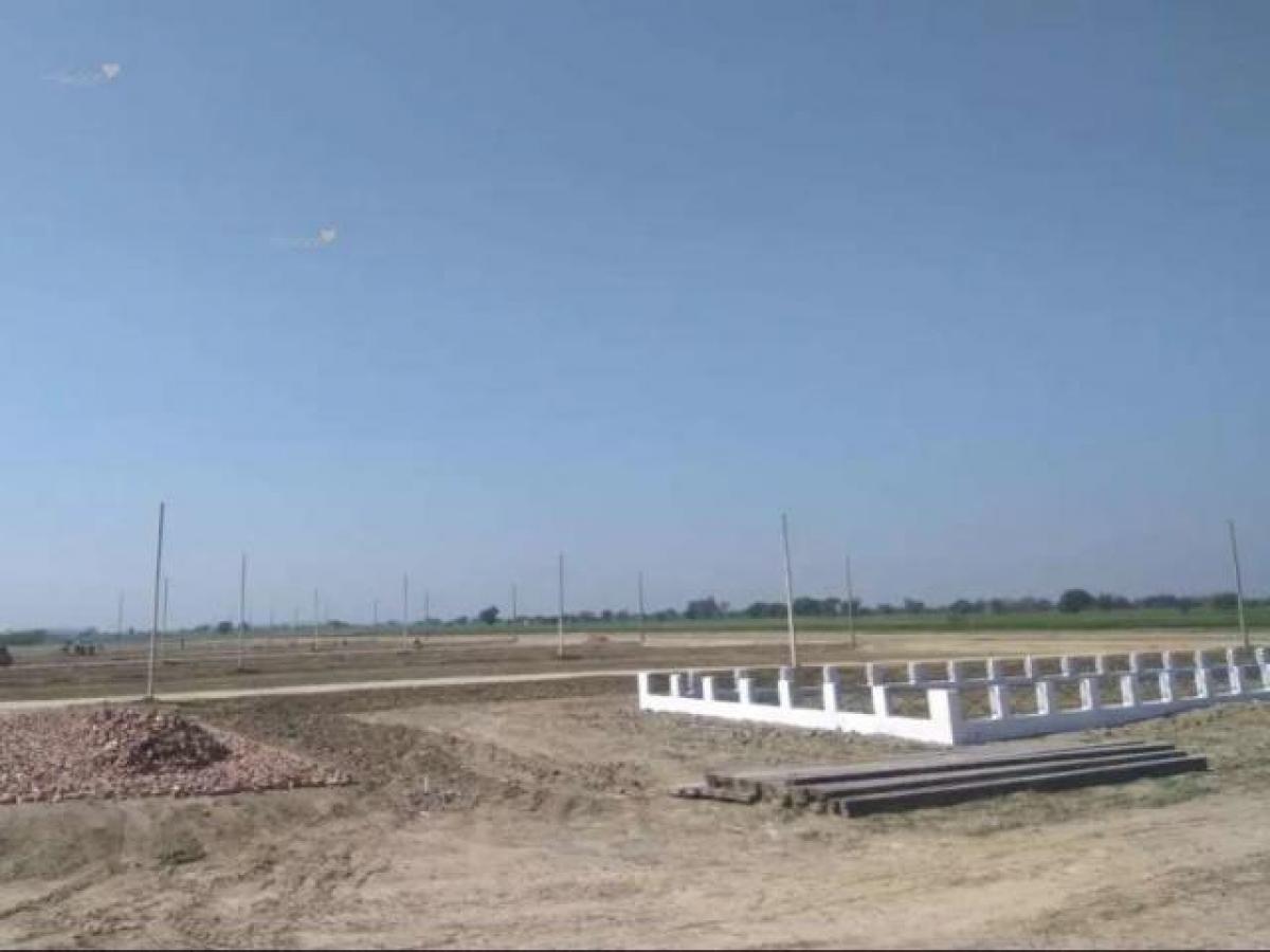  Land in Mathura, India No. 41695