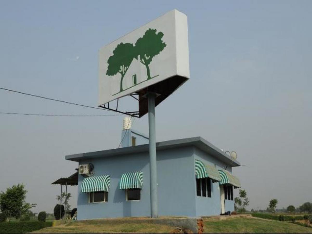 Grundstück in Noida, India, Nr. 31142