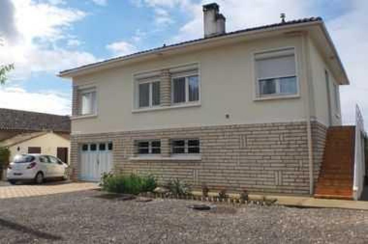 Дом с 3 спальнями в Бальзак, Оноре де, Франция № 32059