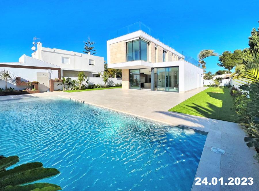 4 dormitorios villa en venta en La Zenia, Alicante, Comunidad Valenciana, Spain № 365032