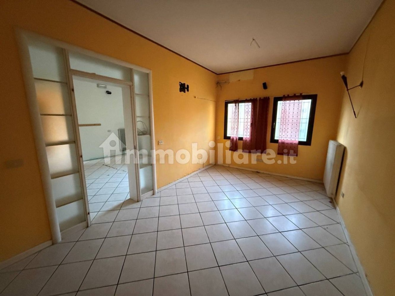 4 rooms Commercial property in Vicenza, Italy No. 188550