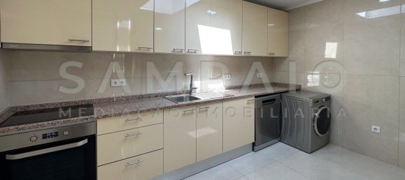 Дом с 2 спальнями в Порту, Португалия № 187415 3