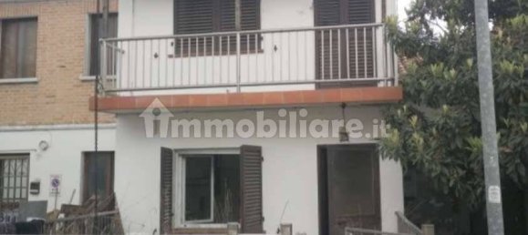 2 bedrooms Apartment in Ferrara, Italy No. 25085 2