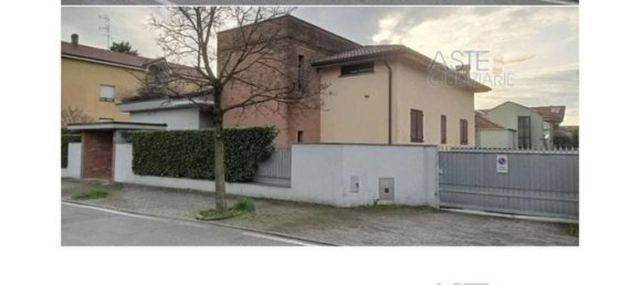 12 rooms Apartment in Mezzago, Italy No. 7821 4