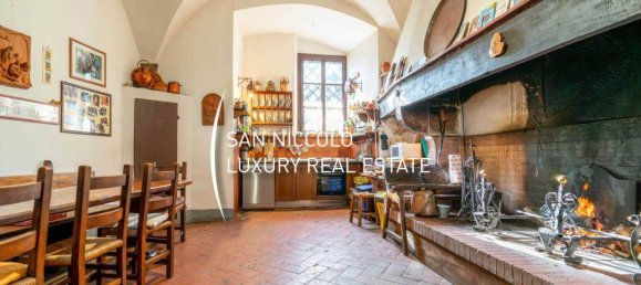 7 bedrooms Villa in Florence, Italy No. 193462 10