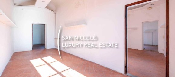 7 bedrooms Villa in Florence, Italy No. 193462 16