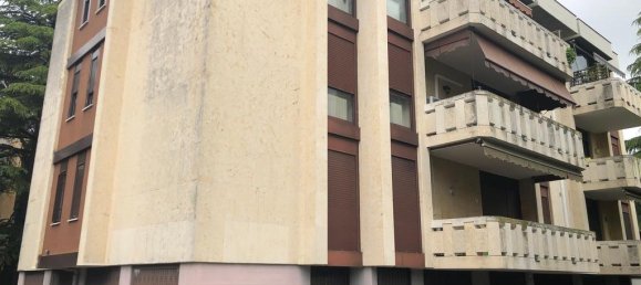 3 rooms Apartment in Padua, Italy No. 39555 2