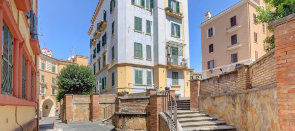 3 bedrooms Apartment in Rome, Italy No. 320062 3