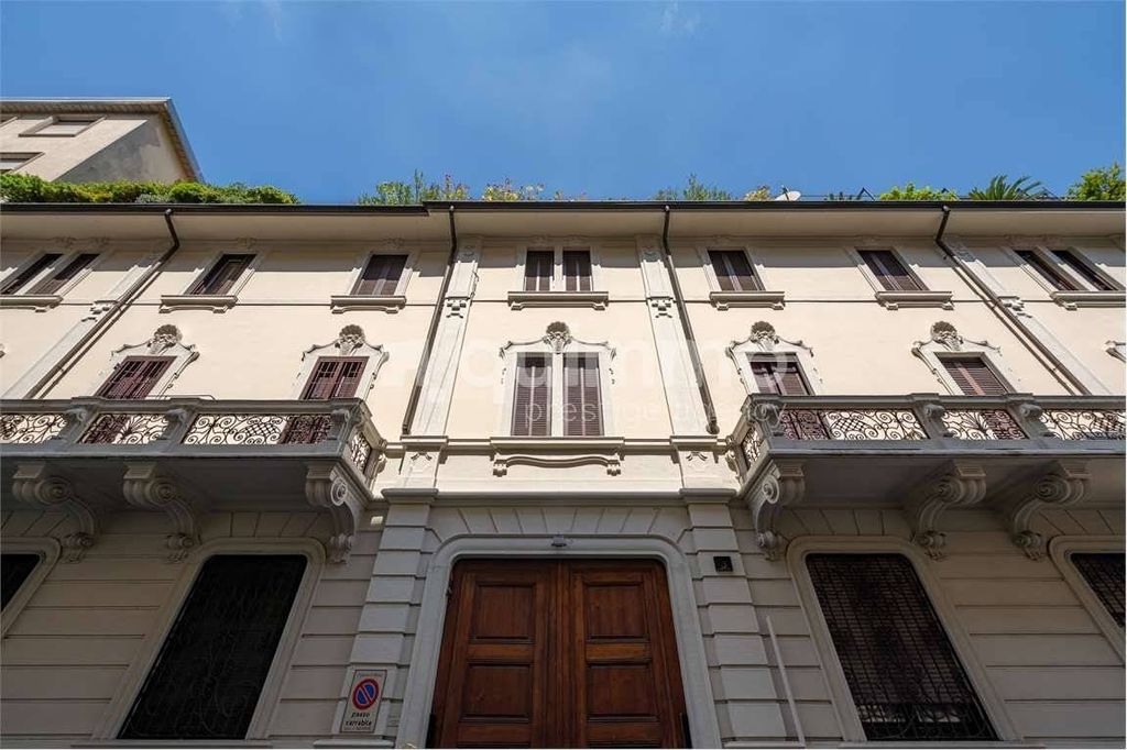 3 bedrooms Apartment in Milan, Italy No. 358836