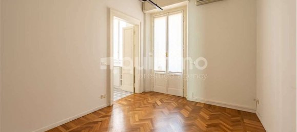 3 bedrooms Apartment in Milan, Italy No. 358836 9
