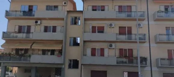 6 rooms Apartment in Chiaravalle, Italy No. 15727 3