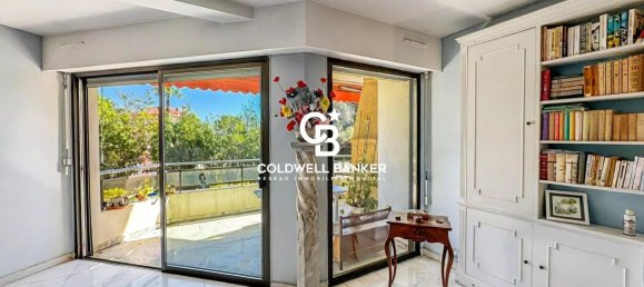 Apartamento de 2 dormitorios en Antibes, France No. 299830 3