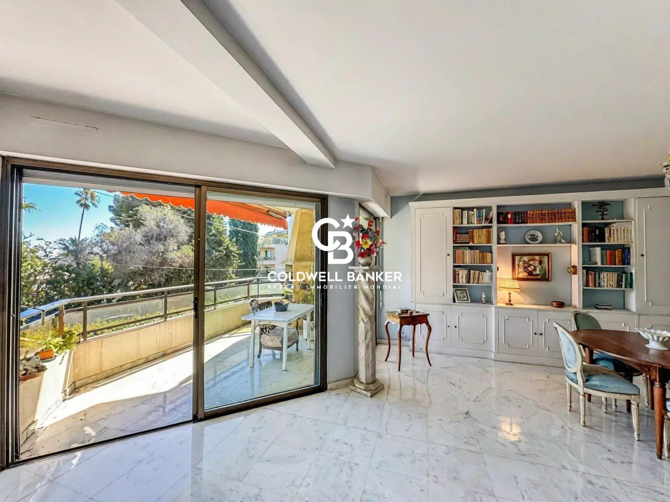Apartamento de 2 dormitorios en Antibes, France No. 299830