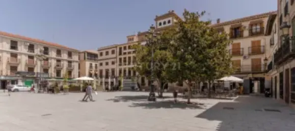 396m² Commercial property in Santa Fe, Spain No. 174584 12