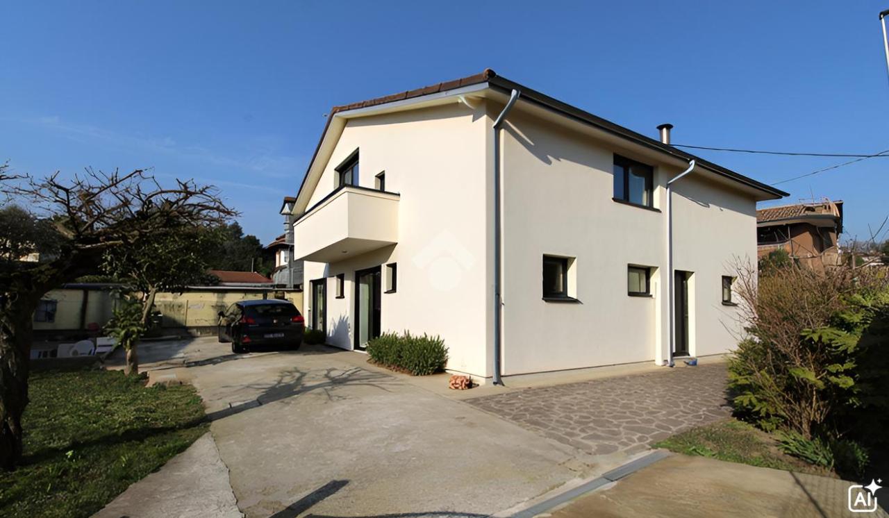 3-Zimmer Villa in Veduggio con Colzano, Italy, Nr. 13744