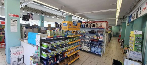  عقار تجاري في Varese, Italy 700متر مربع رقم 360942 10