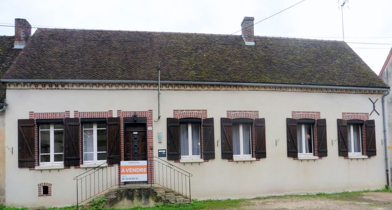 2 bedrooms House in Villeneuve-l'Archeveque, France No. 196684