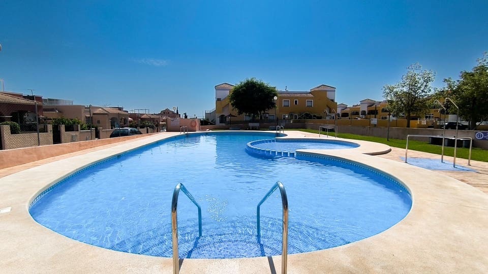 3 bedrooms Bungalow in Los Montesinos, Spain No. 238329