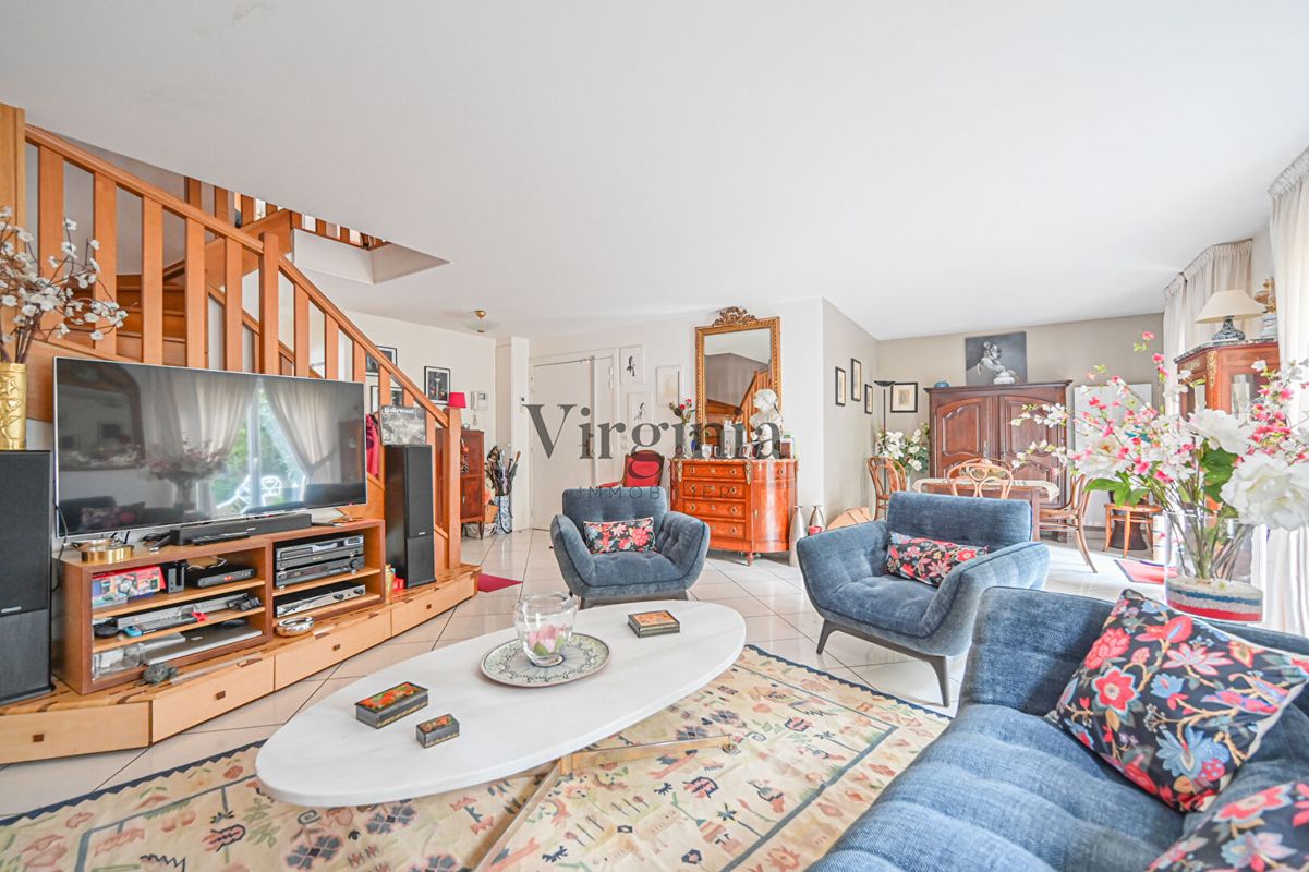 5 Schlafzimmer Doppelhaus in Charenton-le-Pont, France, Nr. 169511