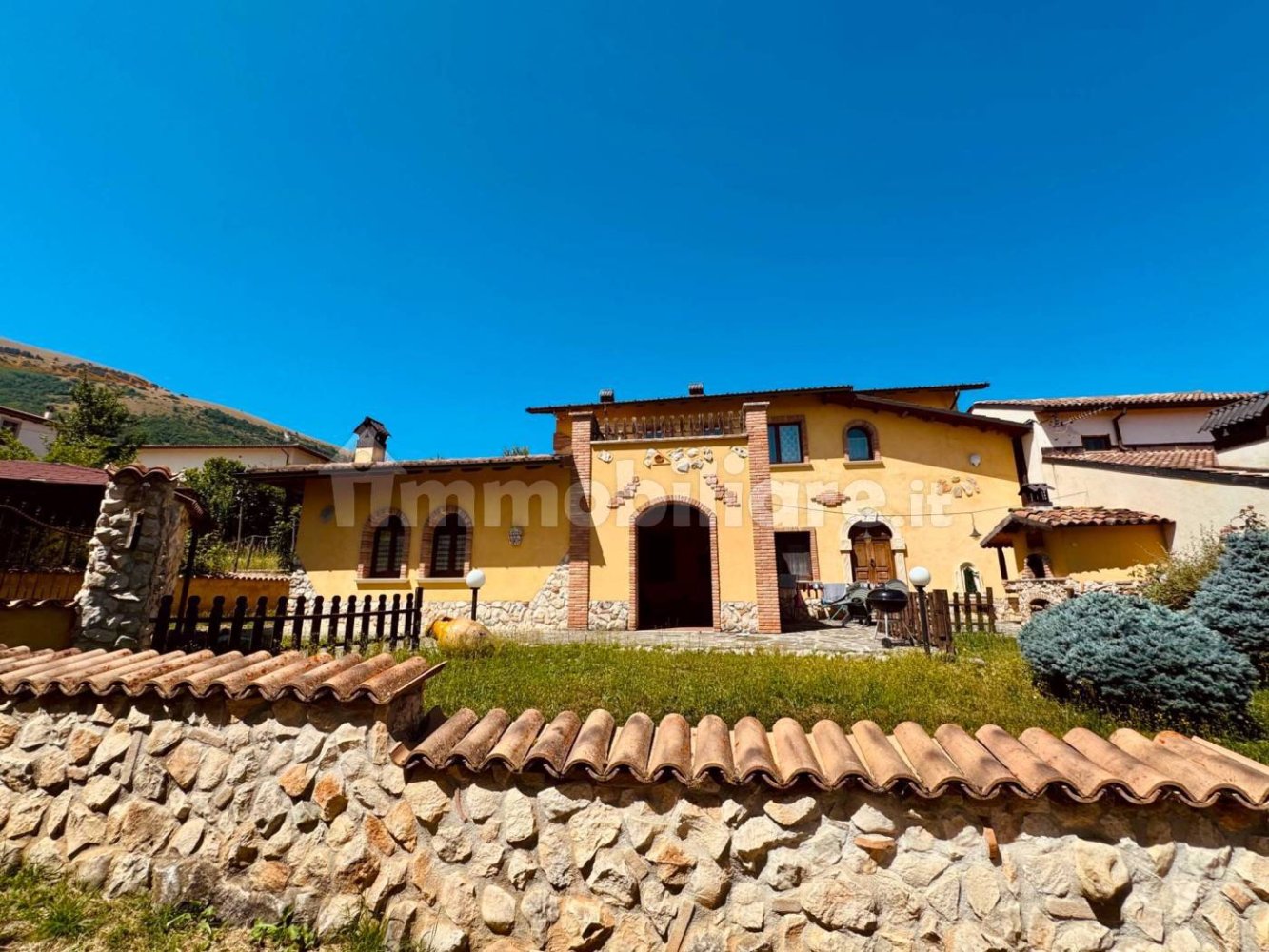 3 غرف نوم فيلا في L'Aquila, Italy رقم 300974