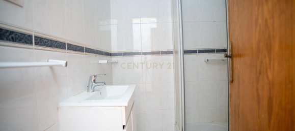 Edificio de 22 dormitorios en Amadora, Portugal No. 115910 17