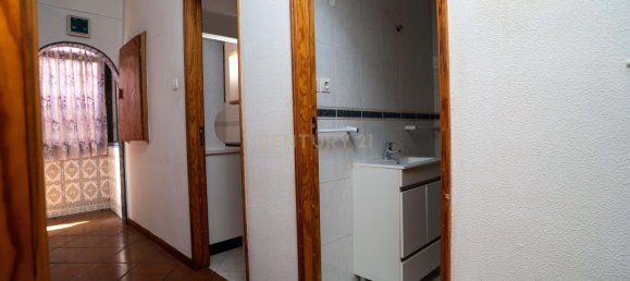 Edificio de 22 dormitorios en Amadora, Portugal No. 115910 16