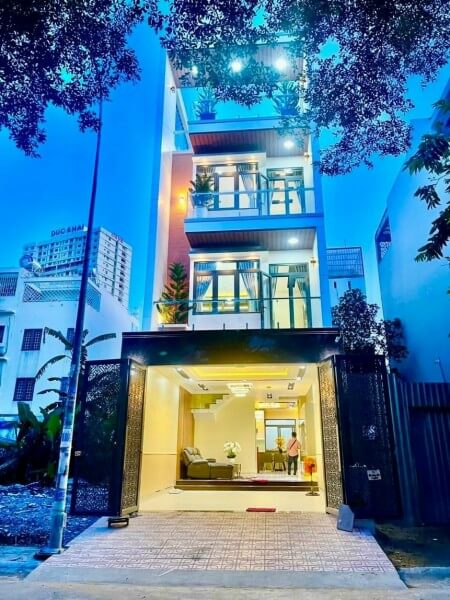 90m² House in District 7, Vietnam No. 7430