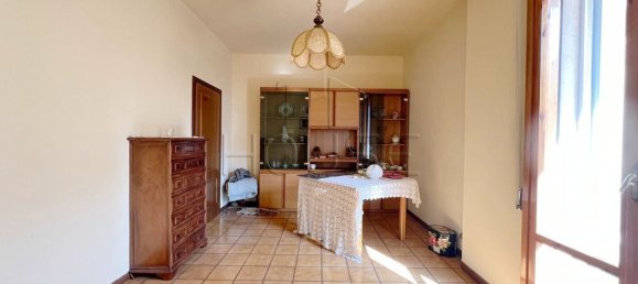 5 rooms Apartment in Sansepolcro, Italy No. 44972 10