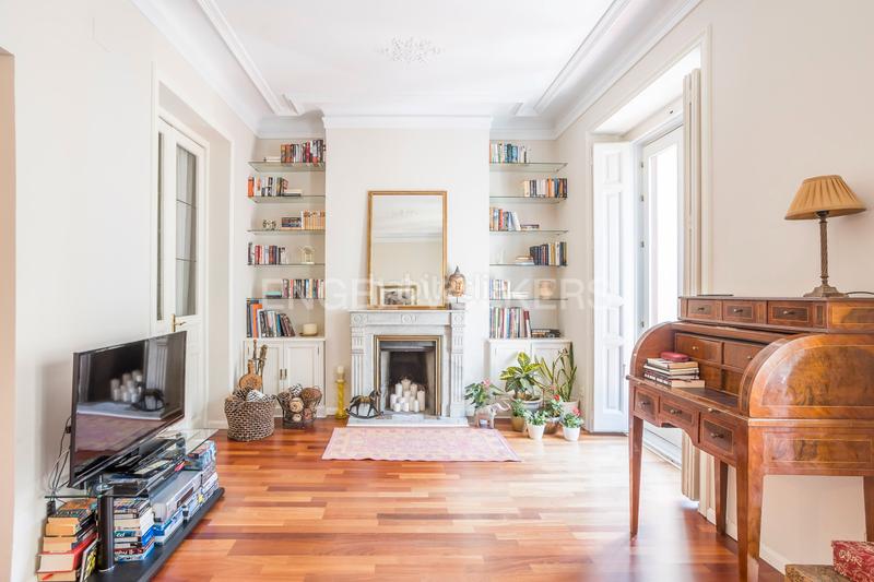 Apartamento de 2 dormitorios en Madrid, Spain No. 162881