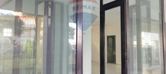 Propiedad comercial de 2 habitaciónes en Bari, Italy No. 54918 2