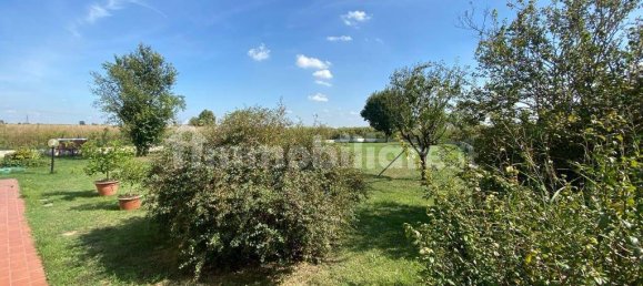 3 bedrooms Villa in Porto Mantovano, Italy No. 75167 7