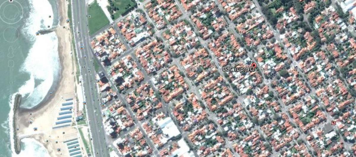 3 bedrooms House in Mar del Plata, Argentina No. 70457