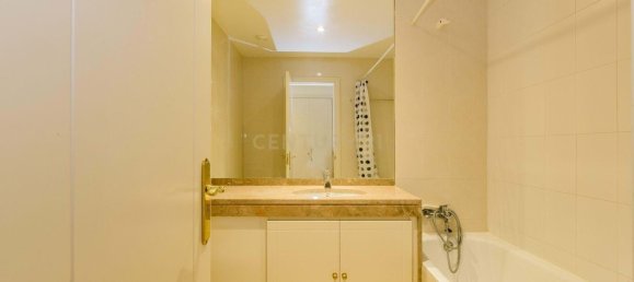 3 bedrooms Apartment in Lisbon, Portugal No. 9731 50