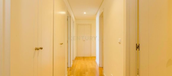 3 bedrooms Apartment in Lisbon, Portugal No. 9731 40