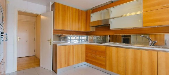 3 bedrooms Apartment in Lisbon, Portugal No. 9731 16