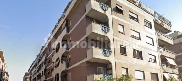 3 bedrooms Apartment in Rome, Italy No. 349056 3