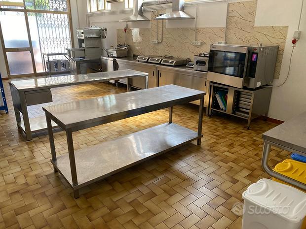 3غرفة عقار تجاري في Massa, Italy رقم 304083