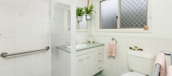 5 bedrooms House in Bongaree, Australia No. 389 19