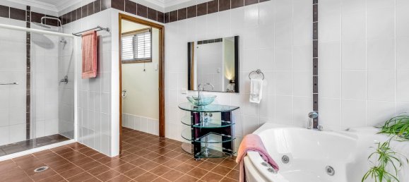 5 bedrooms House in Bongaree, Australia No. 389 14