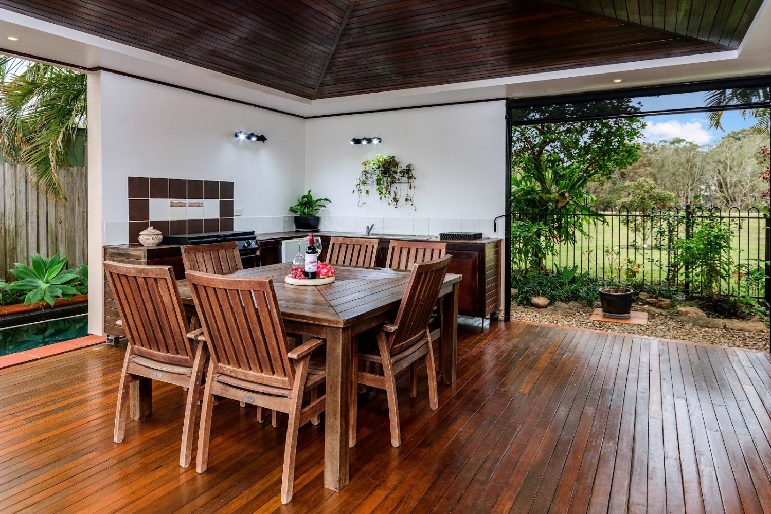 5 bedrooms House in Bongaree, Australia No. 389