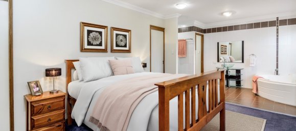 5 bedrooms House in Bongaree, Australia No. 389 13