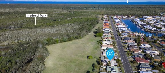 5 bedrooms House in Bongaree, Australia No. 389 22