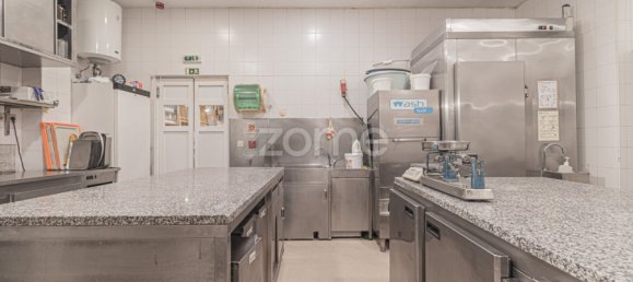 Gewerbliche Immobilie in Rio de Mouro, Portugal 150m², Nr. 87689 14