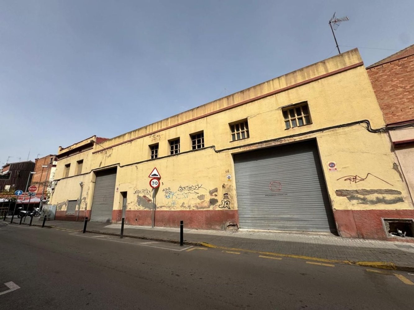  Land in Montcada i Reixac, Spain No. 192928