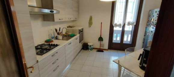 2 bedrooms Apartment in Milan, Italy No. 282656 3
