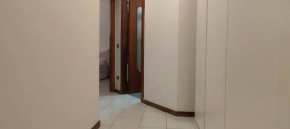 2 bedrooms Apartment in Milan, Italy No. 282656 6