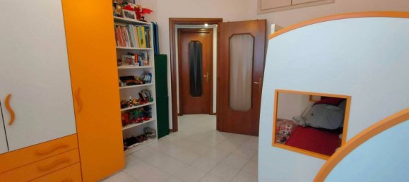 2 bedrooms Apartment in Milan, Italy No. 282656 10