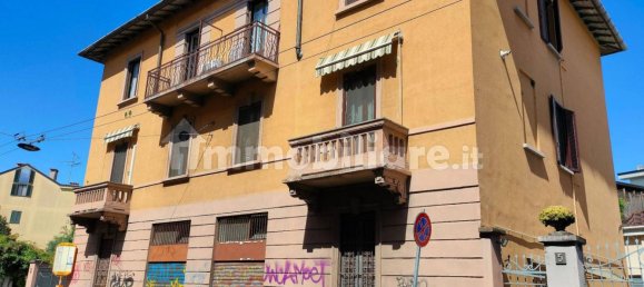2 bedrooms Apartment in Milan, Italy No. 282656 16