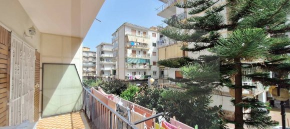 4-salle Appartement à Naples, Italy No. 34530 3
